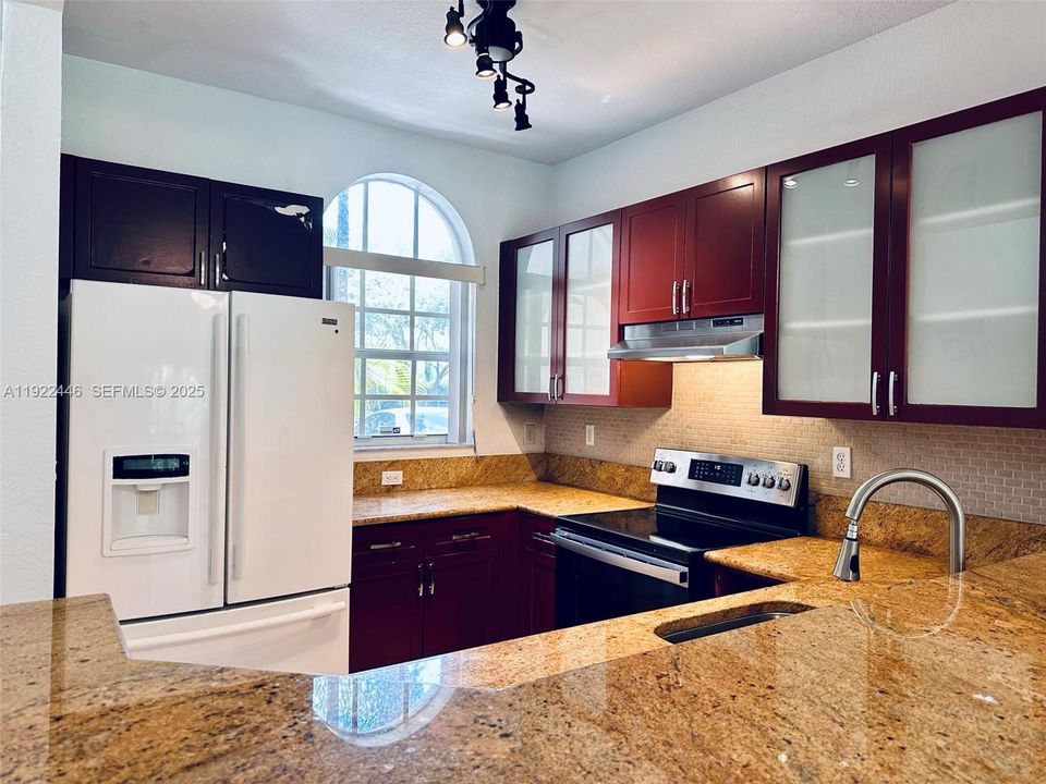 For Rent: $2,850 (3 beds, 2 baths, 1700 Square Feet)