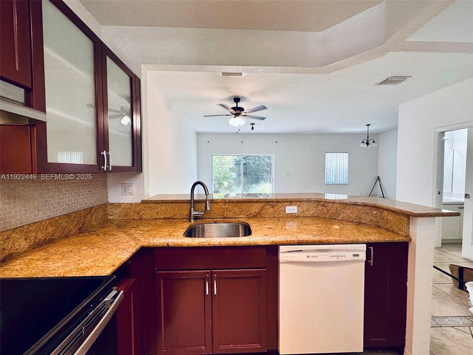 For Rent: $2,850 (3 beds, 2 baths, 1700 Square Feet)