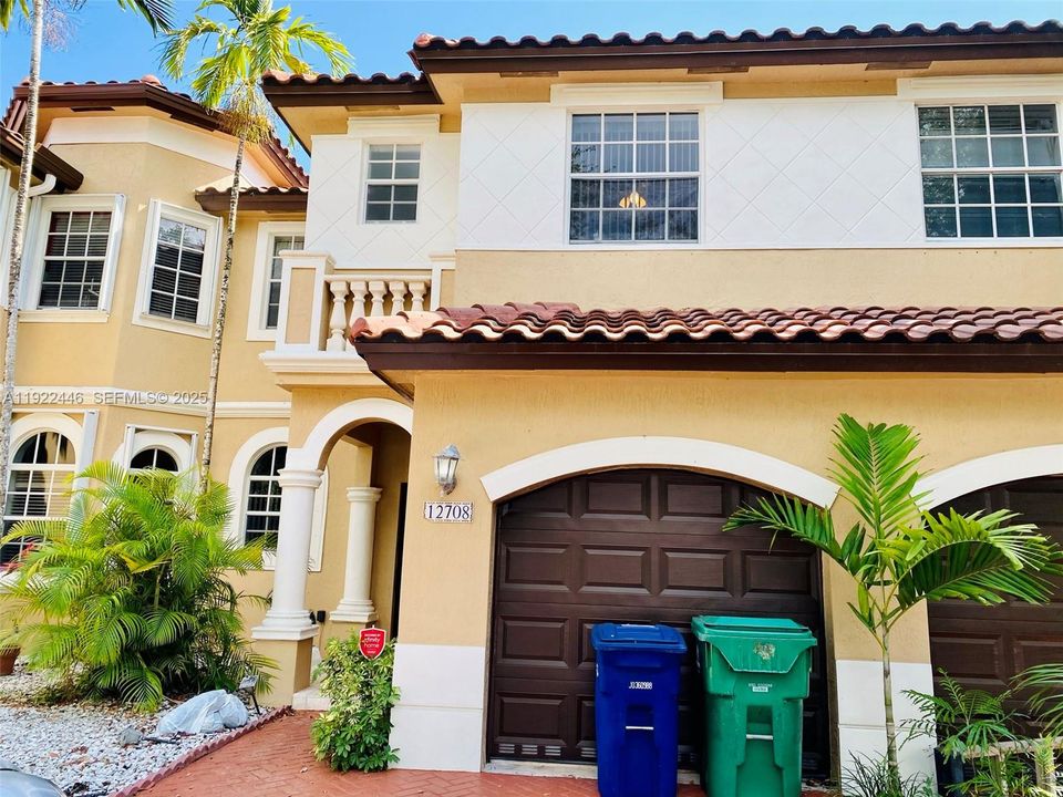 For Rent: $2,850 (3 beds, 2 baths, 1700 Square Feet)