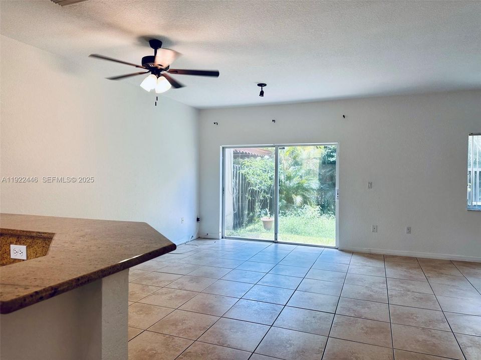 For Rent: $2,850 (3 beds, 2 baths, 1700 Square Feet)