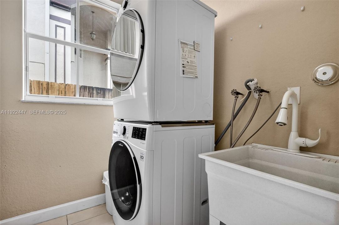 待售: $995,000 (4 贝兹, 3 浴室, 3043 平方英尺)