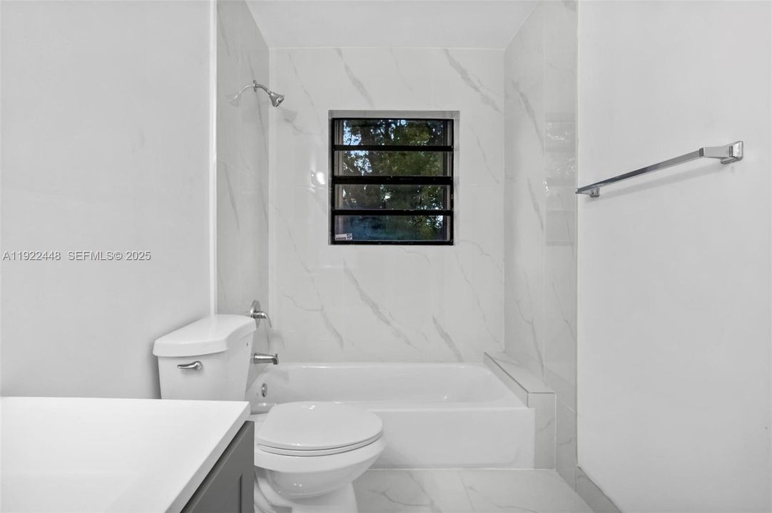 待售: $650,000 (4 贝兹, 2 浴室, 1656 平方英尺)