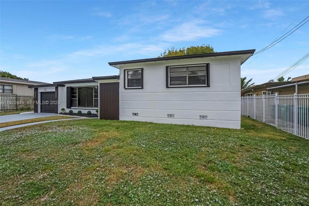 待售: $650,000 (4 贝兹, 2 浴室, 1656 平方英尺)