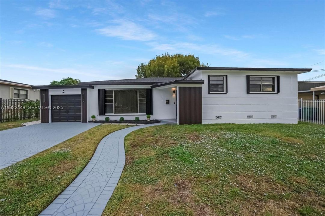 待售: $650,000 (4 贝兹, 2 浴室, 1656 平方英尺)