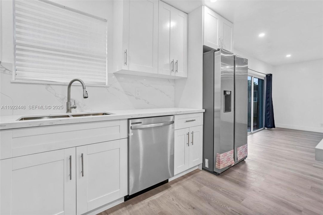 待售: $650,000 (4 贝兹, 2 浴室, 1656 平方英尺)