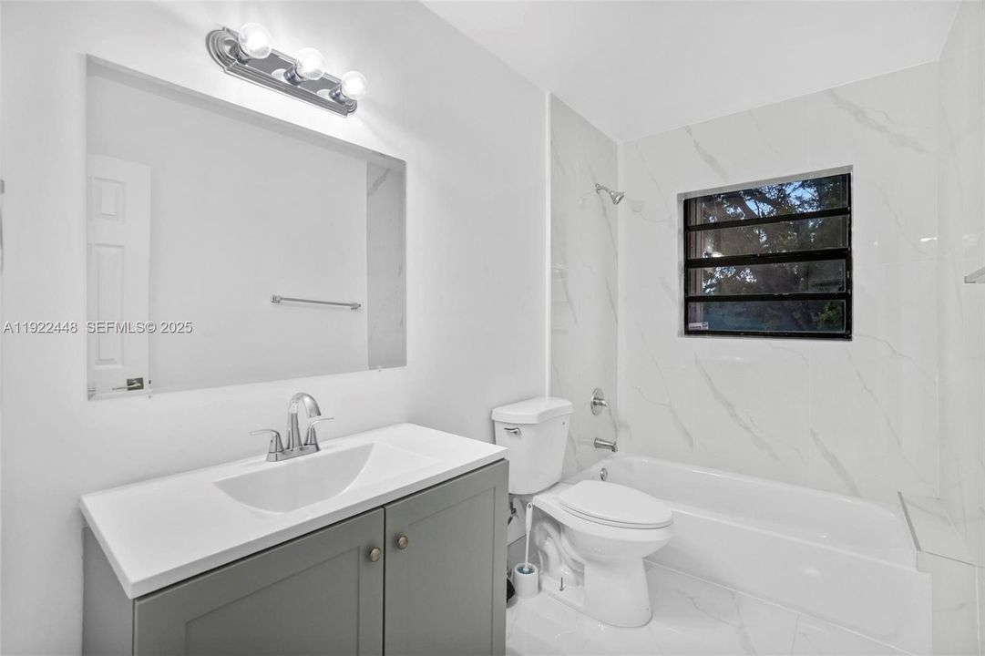 待售: $650,000 (4 贝兹, 2 浴室, 1656 平方英尺)