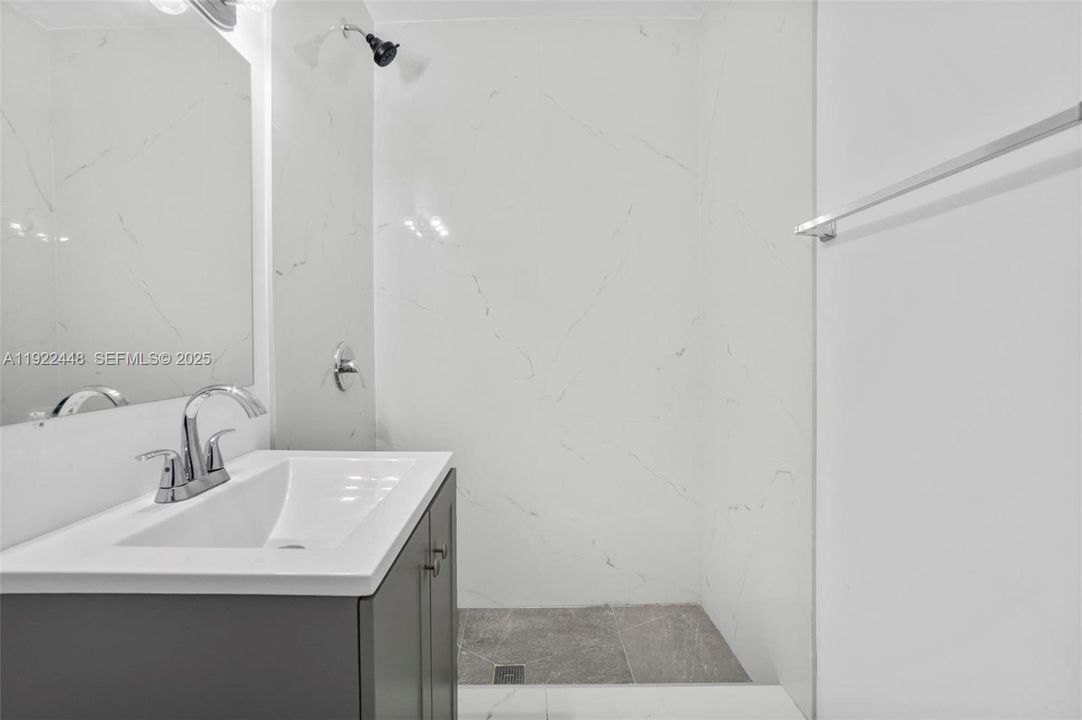 待售: $650,000 (4 贝兹, 2 浴室, 1656 平方英尺)