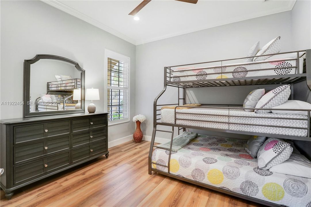 待售: $915,000 (3 贝兹, 3 浴室, 2221 平方英尺)