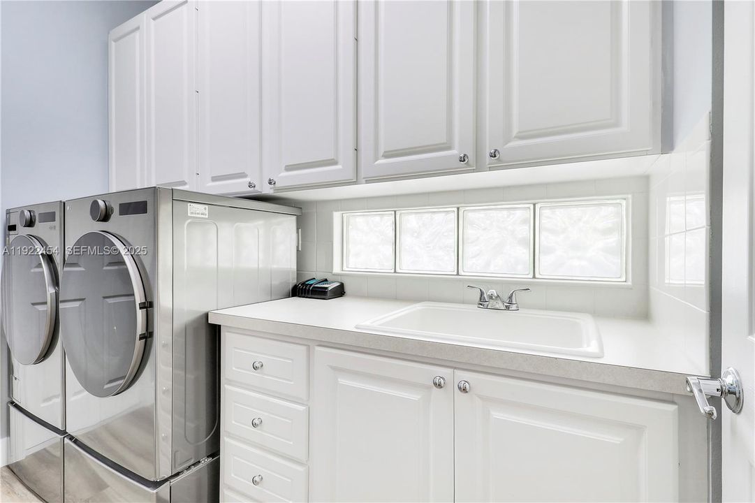 待售: $915,000 (3 贝兹, 3 浴室, 2221 平方英尺)