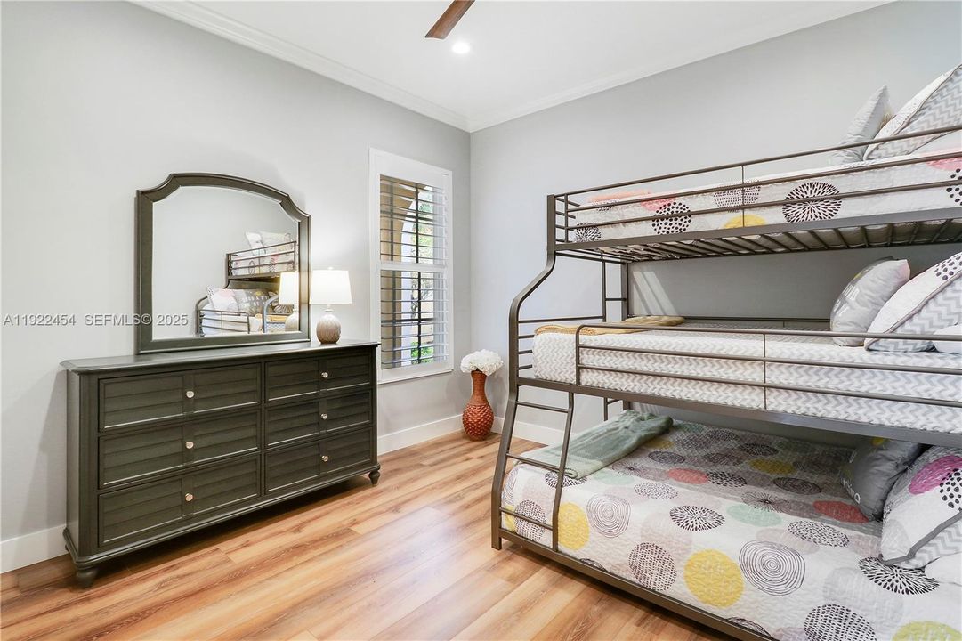 待售: $915,000 (3 贝兹, 3 浴室, 2221 平方英尺)