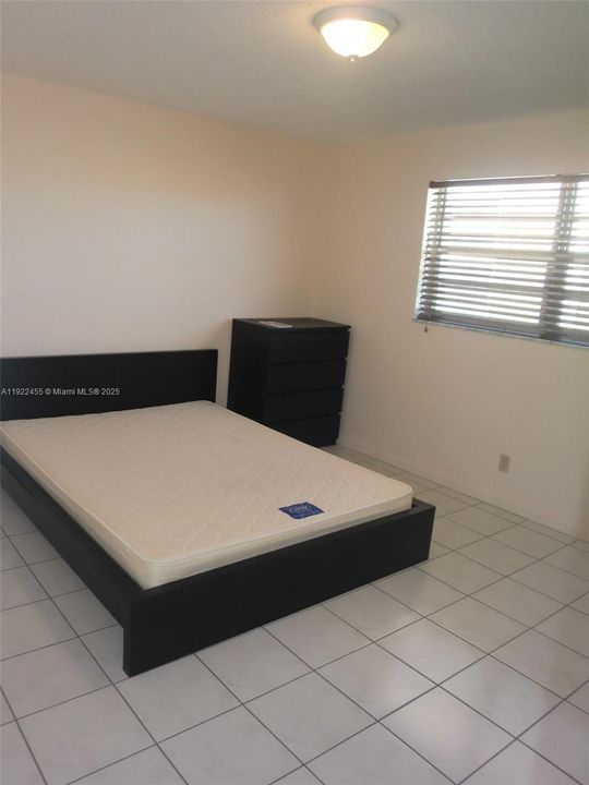 For Sale: $200,000 (2 beds, 2 baths, 1092 Square Feet)
