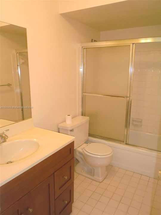 For Sale: $200,000 (2 beds, 2 baths, 1092 Square Feet)