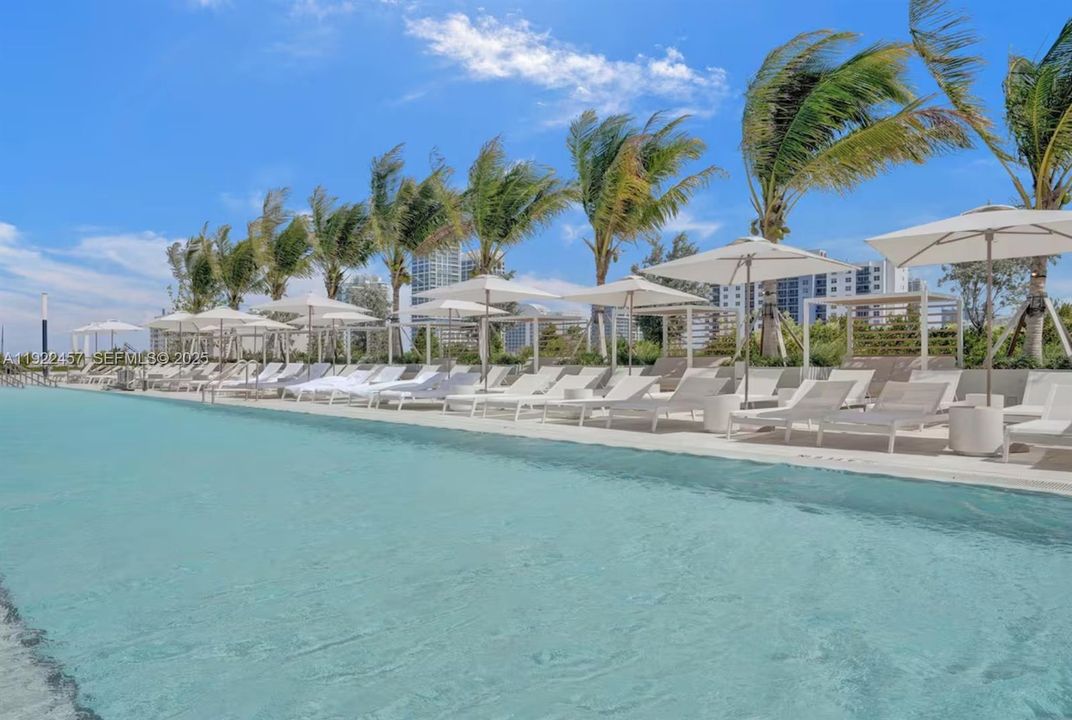 For Sale: $810,000 (1 beds, 1 baths, 466 Square Feet)