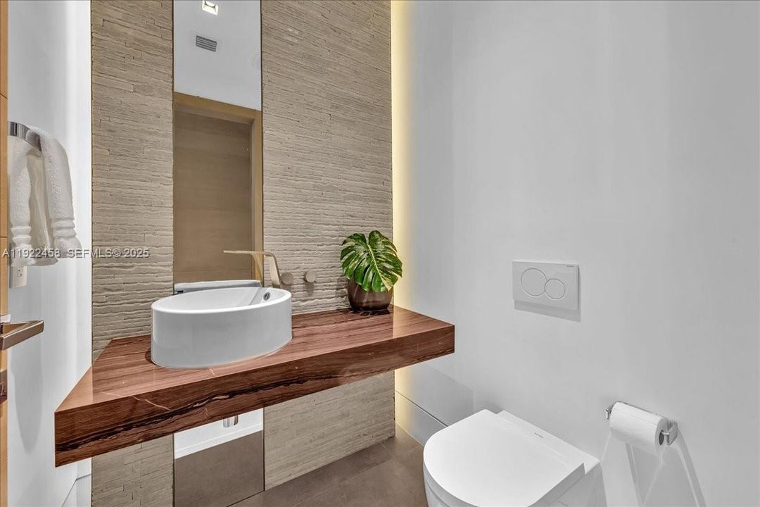 На продажу: $5,500,000 (4 спален, 3 ванн, 2195 Квадратных фут)