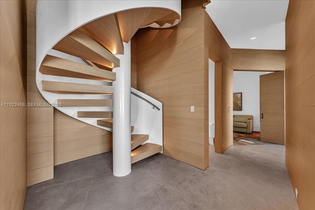 На продажу: $5,500,000 (4 спален, 3 ванн, 2195 Квадратных фут)