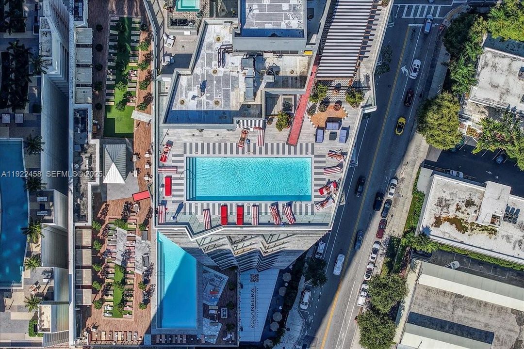 На продажу: $5,500,000 (4 спален, 3 ванн, 2195 Квадратных фут)