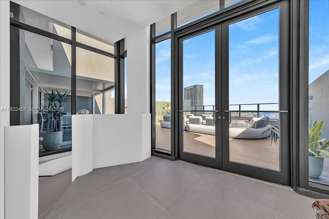 На продажу: $5,500,000 (4 спален, 3 ванн, 2195 Квадратных фут)