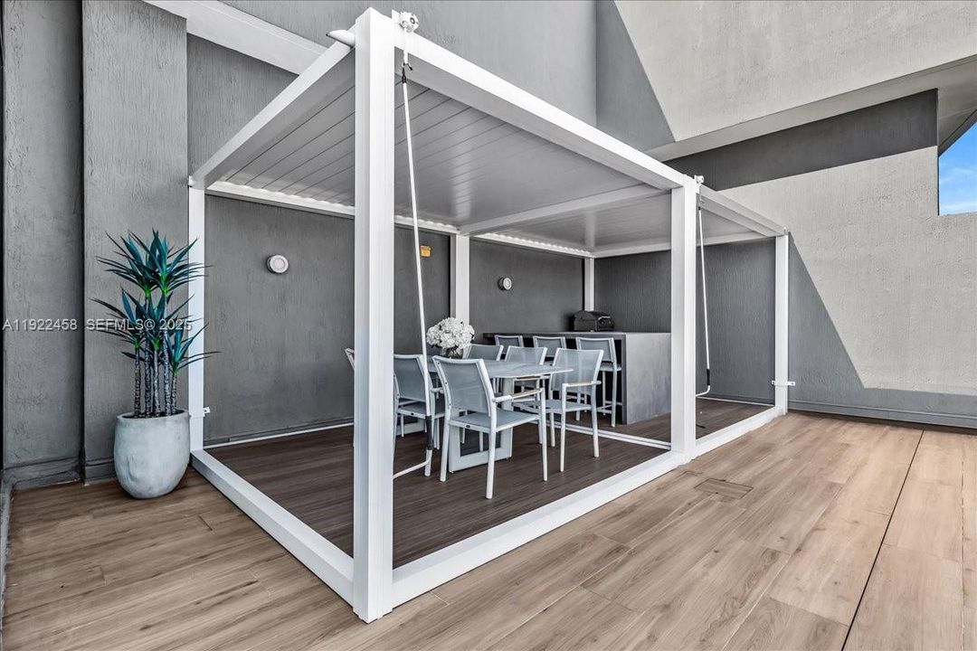 На продажу: $5,500,000 (4 спален, 3 ванн, 2195 Квадратных фут)