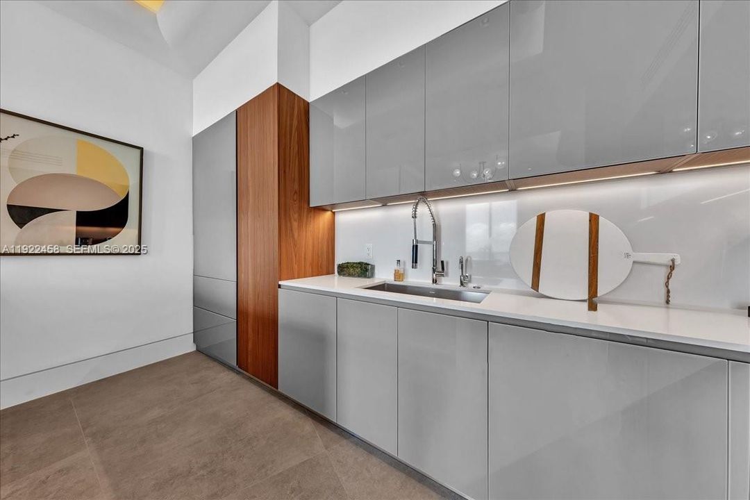 На продажу: $5,500,000 (4 спален, 3 ванн, 2195 Квадратных фут)