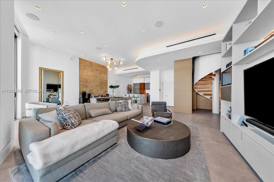 На продажу: $5,500,000 (4 спален, 3 ванн, 2195 Квадратных фут)