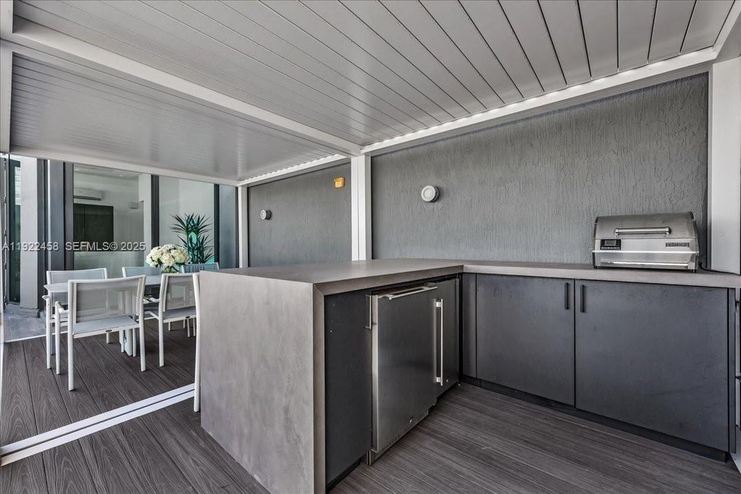 На продажу: $5,500,000 (4 спален, 3 ванн, 2195 Квадратных фут)