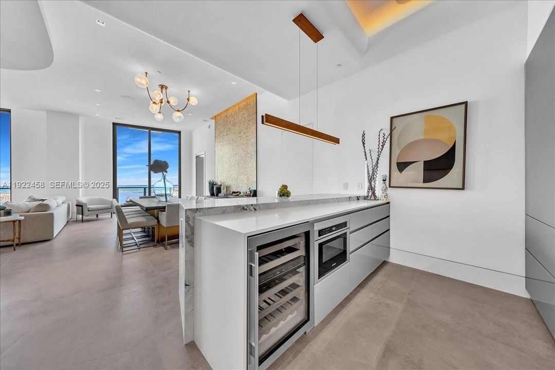 На продажу: $5,500,000 (4 спален, 3 ванн, 2195 Квадратных фут)