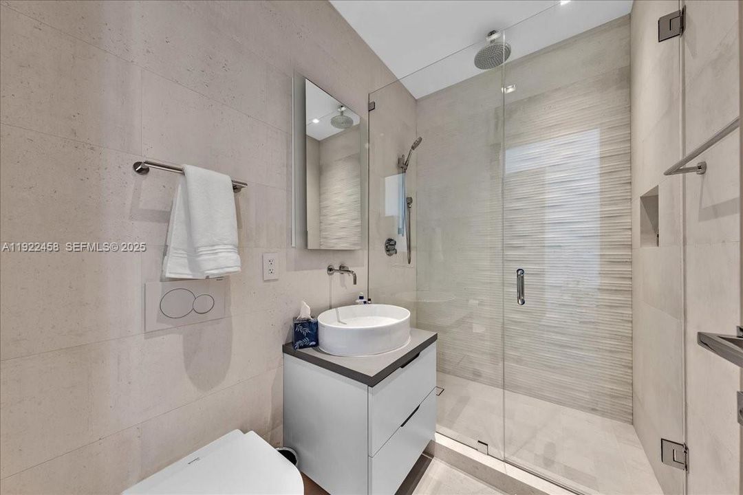 На продажу: $5,500,000 (4 спален, 3 ванн, 2195 Квадратных фут)