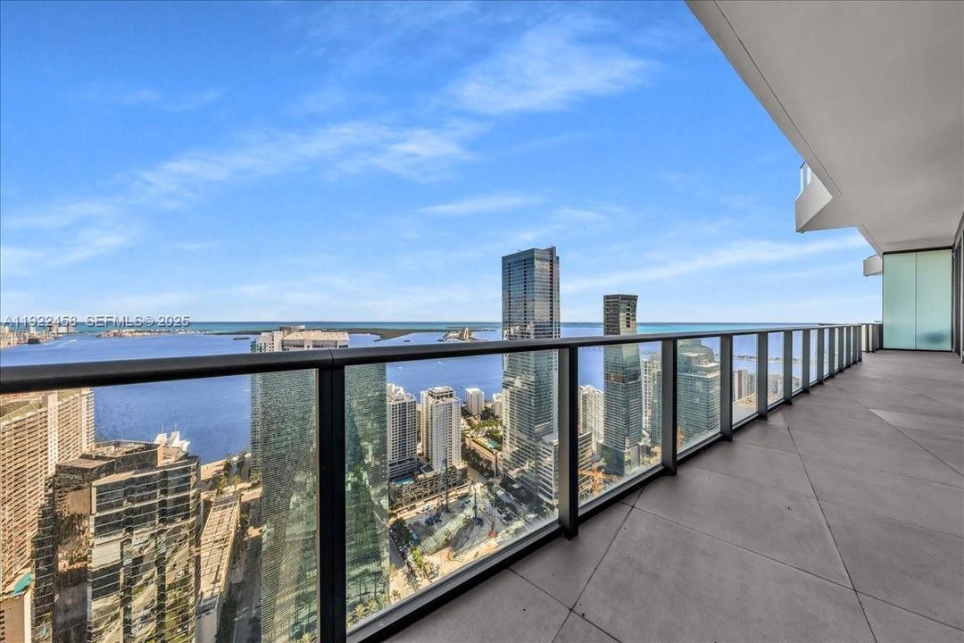 На продажу: $5,500,000 (4 спален, 3 ванн, 2195 Квадратных фут)