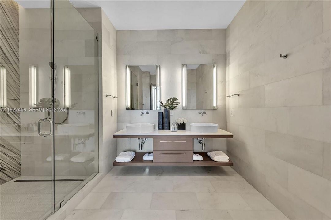 На продажу: $5,500,000 (4 спален, 3 ванн, 2195 Квадратных фут)