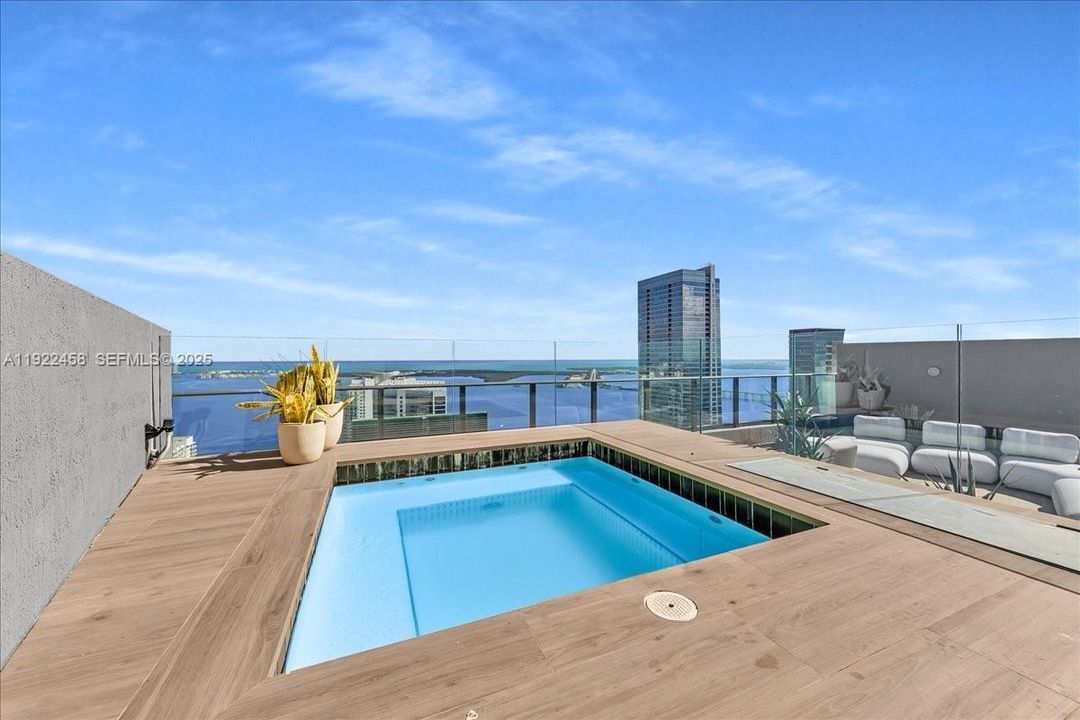 На продажу: $5,500,000 (4 спален, 3 ванн, 2195 Квадратных фут)