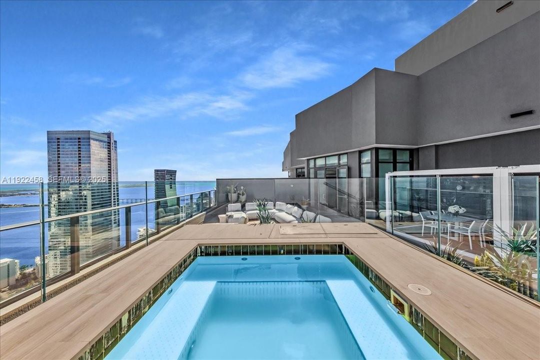 На продажу: $5,500,000 (4 спален, 3 ванн, 2195 Квадратных фут)