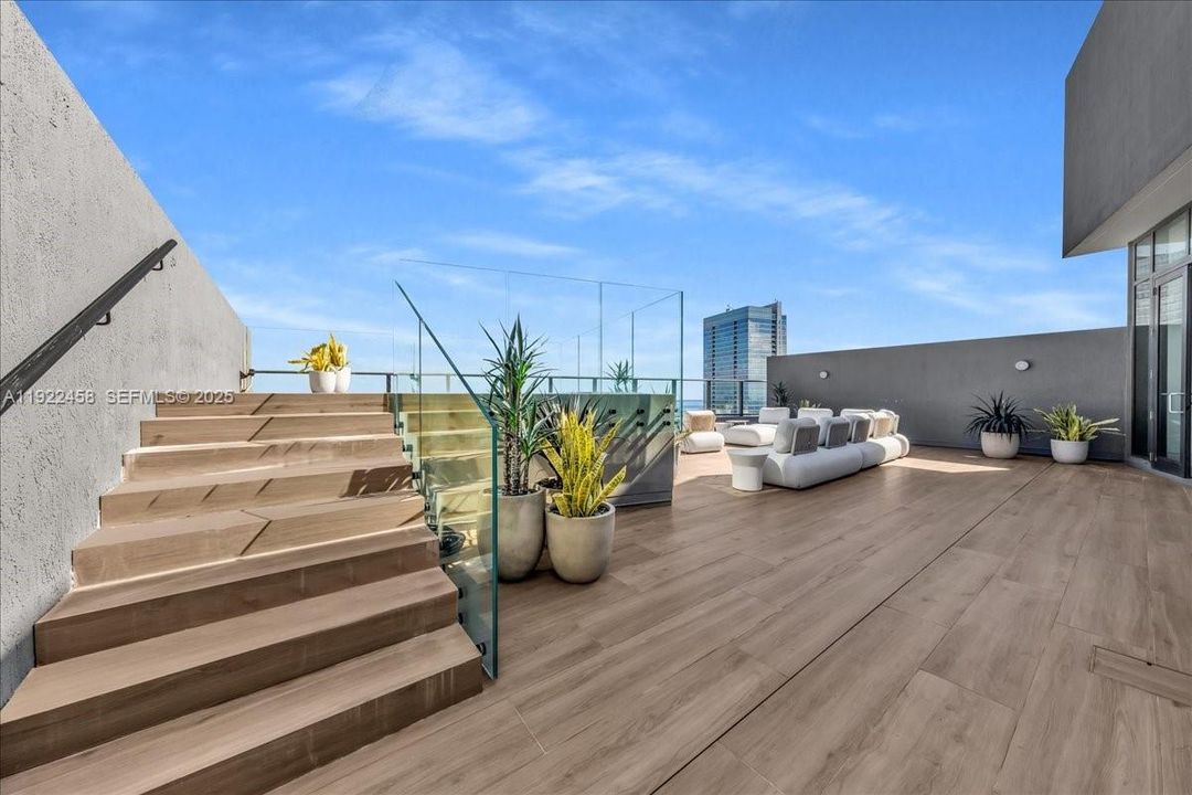 На продажу: $5,500,000 (4 спален, 3 ванн, 2195 Квадратных фут)