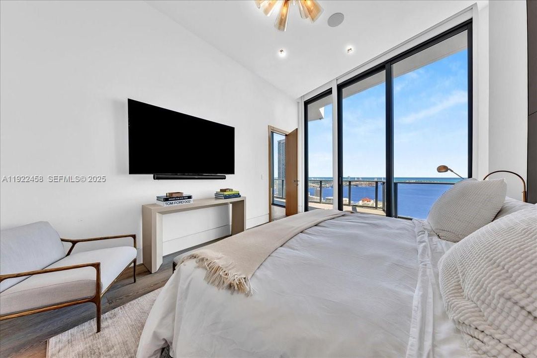 На продажу: $5,500,000 (4 спален, 3 ванн, 2195 Квадратных фут)