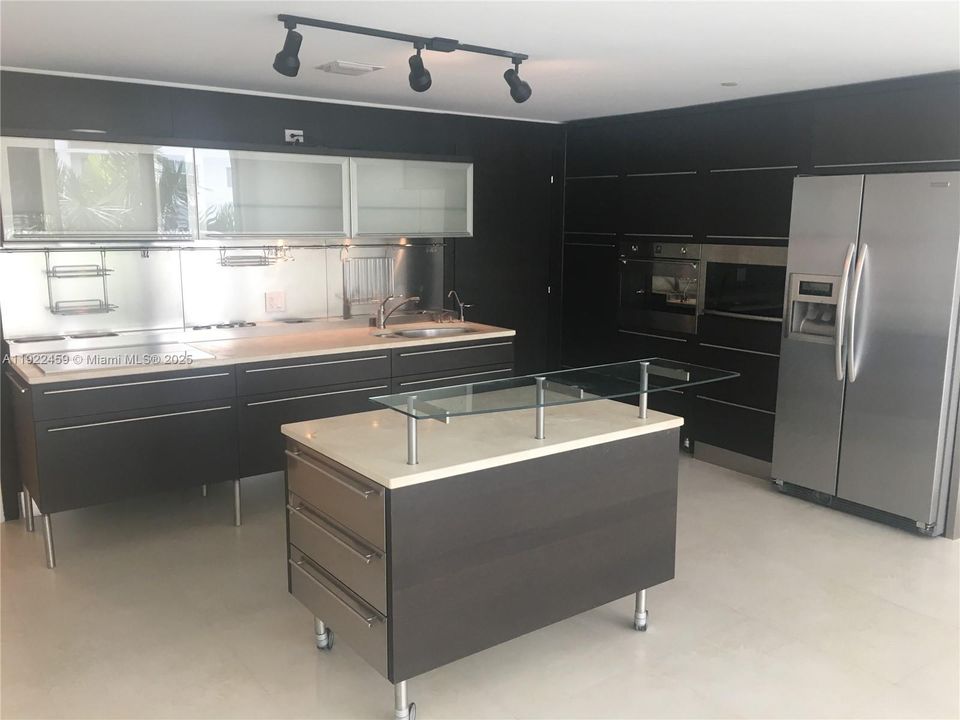 En Venta: $539,900 (1 camas, 1 baños, 1011 Pies cuadrados)