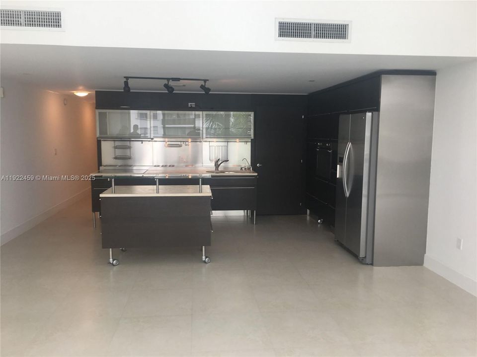 En Venta: $539,900 (1 camas, 1 baños, 1011 Pies cuadrados)