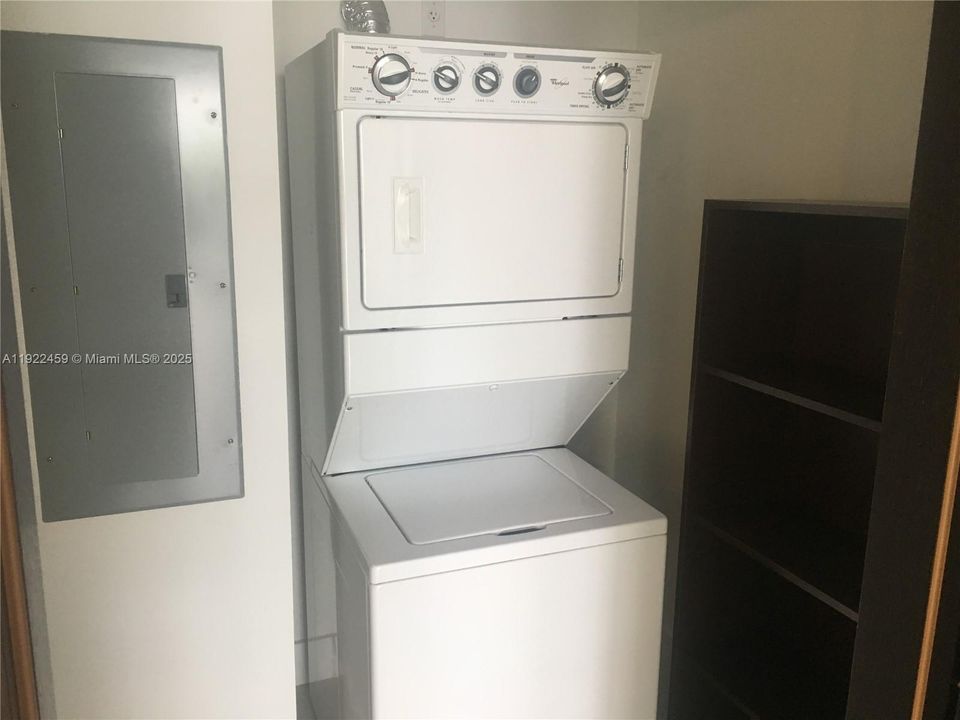 En Venta: $539,900 (1 camas, 1 baños, 1011 Pies cuadrados)