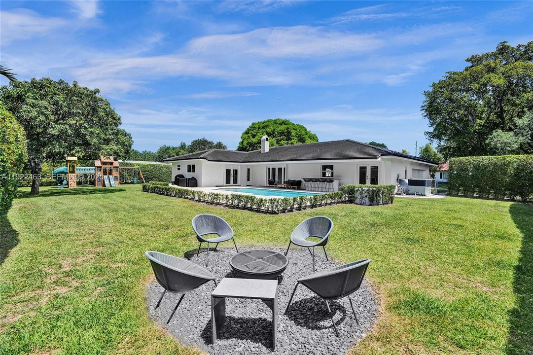 For Rent: $8,200 (4 beds, 2 baths, 2234 Square Feet)