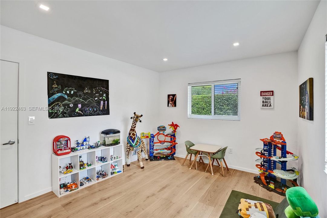 For Rent: $8,200 (4 beds, 2 baths, 2234 Square Feet)