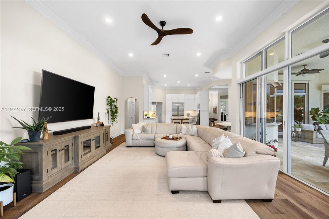 出租: $12,500 (4 贝兹, 3 浴室, 3351 平方英尺)