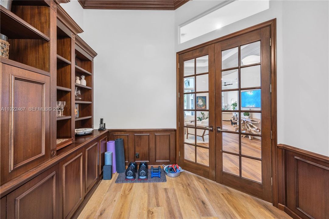 出租: $12,500 (4 贝兹, 3 浴室, 3351 平方英尺)