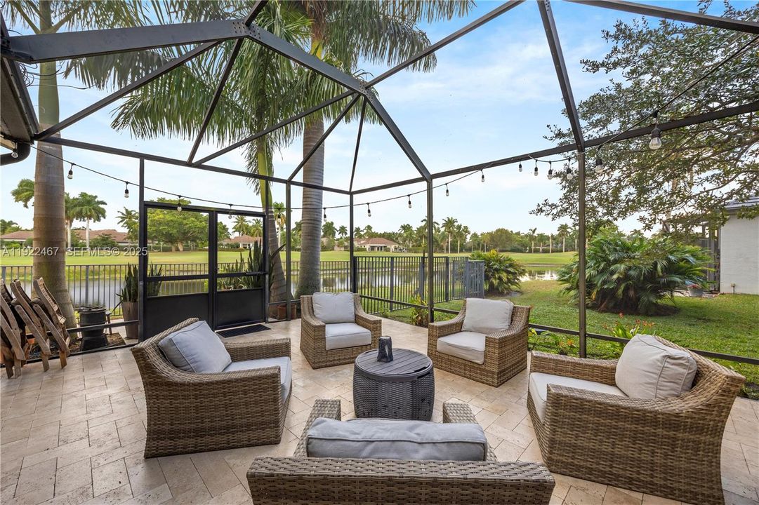 出租: $12,500 (4 贝兹, 3 浴室, 3351 平方英尺)