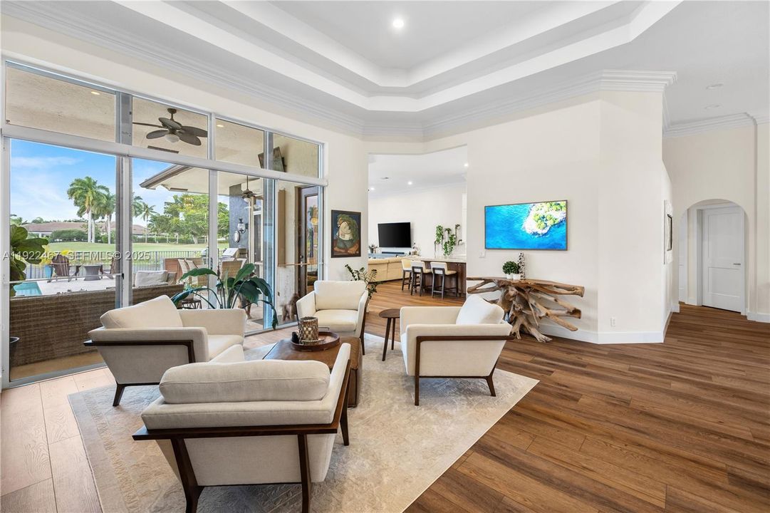 出租: $12,500 (4 贝兹, 3 浴室, 3351 平方英尺)