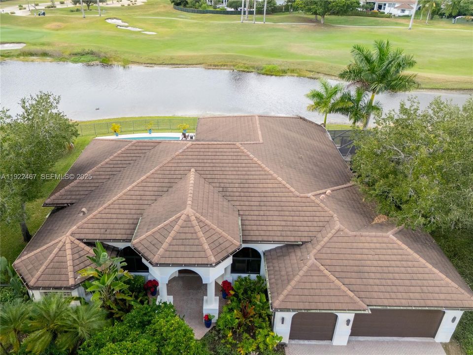 出租: $12,500 (4 贝兹, 3 浴室, 3351 平方英尺)