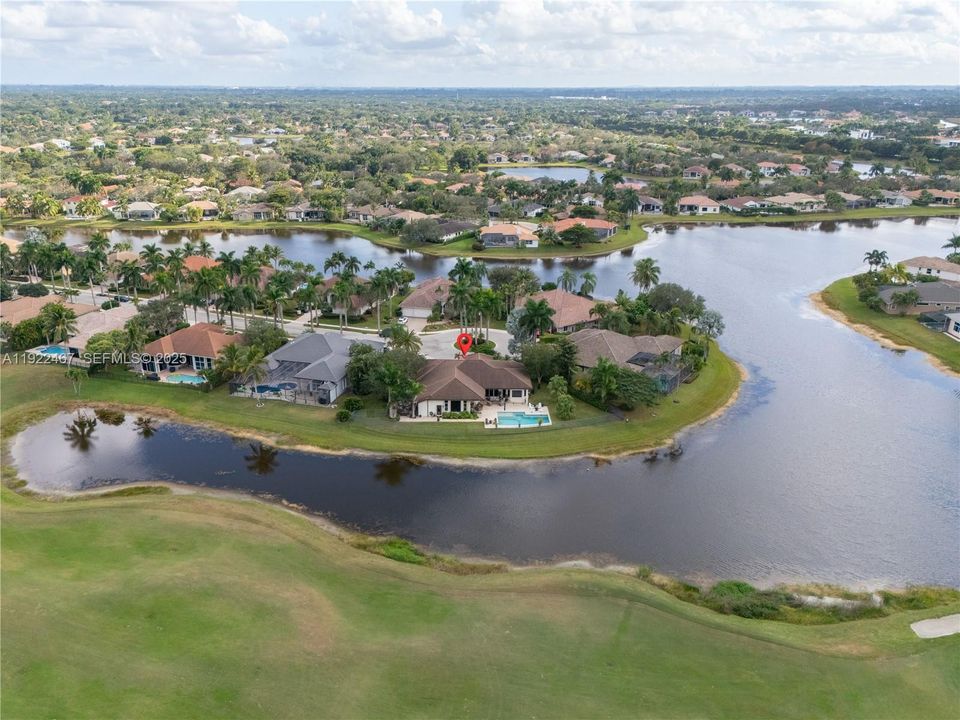 出租: $12,500 (4 贝兹, 3 浴室, 3351 平方英尺)