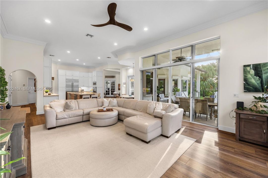 出租: $12,500 (4 贝兹, 3 浴室, 3351 平方英尺)