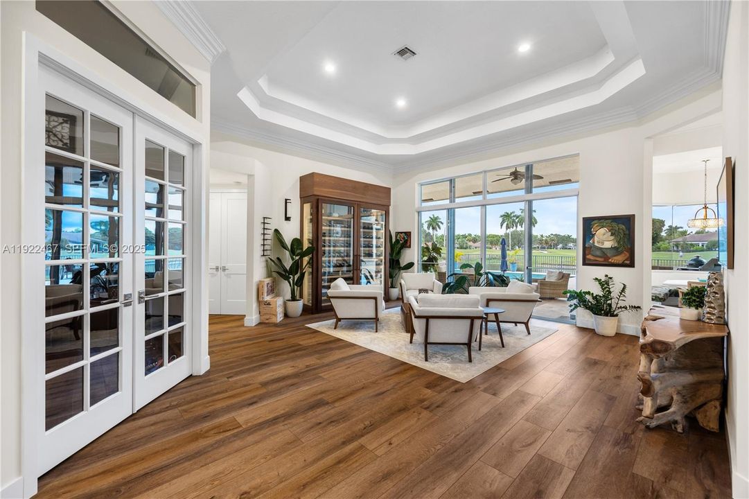 出租: $12,500 (4 贝兹, 3 浴室, 3351 平方英尺)