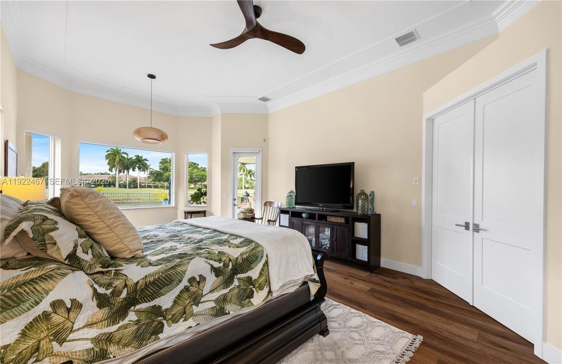 出租: $12,500 (4 贝兹, 3 浴室, 3351 平方英尺)