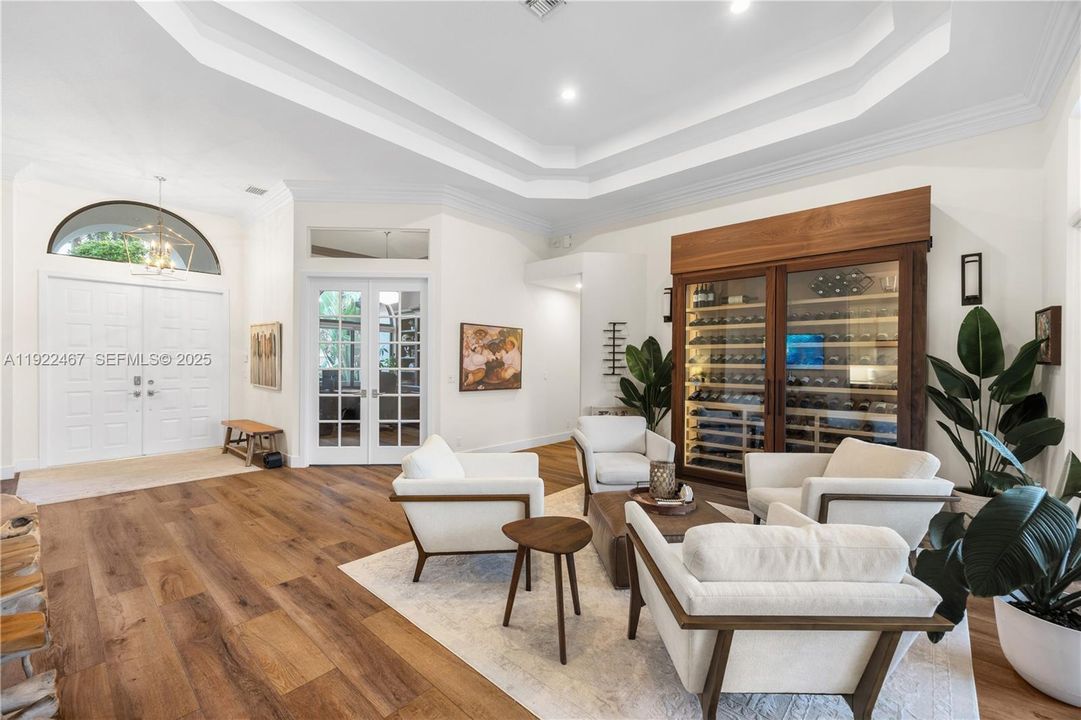 出租: $12,500 (4 贝兹, 3 浴室, 3351 平方英尺)