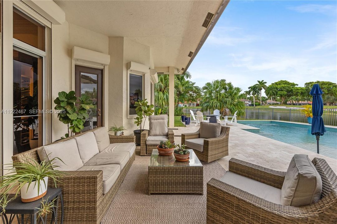 出租: $12,500 (4 贝兹, 3 浴室, 3351 平方英尺)