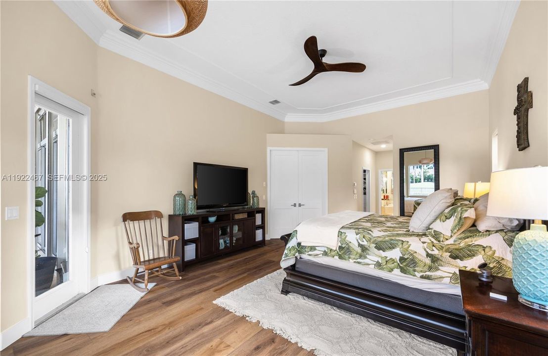 出租: $12,500 (4 贝兹, 3 浴室, 3351 平方英尺)